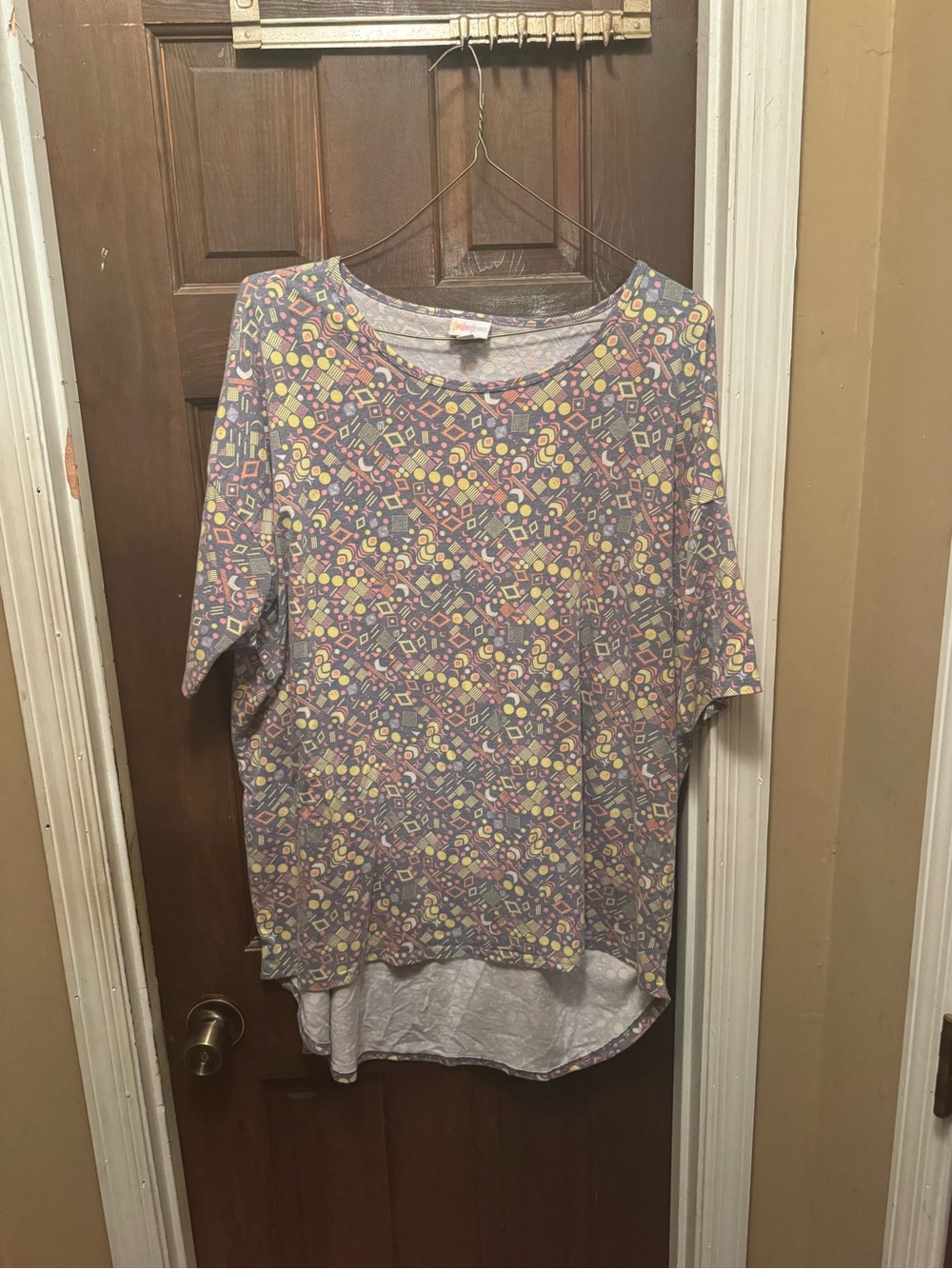 Women’s 2XL Lularoe Casual Geometric Print Tee in Purple